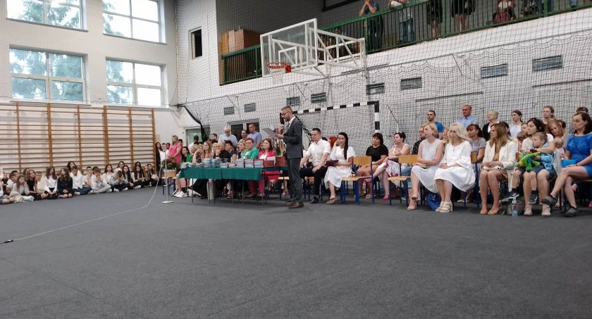 Gmina Rybno: Uroczyste zakończenie roku szkolnego w Szkole Podstawowej z Oddziałami Przedszkolnymi w Rybnie