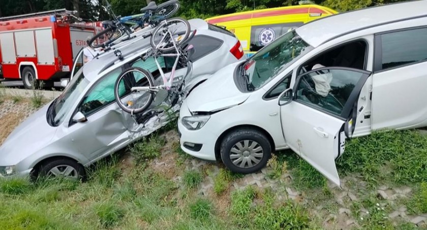 Wypadek w Sarnowie - 20 strażaków w akcji ratunkowej 