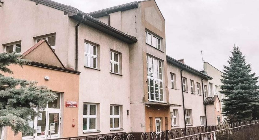 Gmina Rybno: Gratulacje od wójta  Damiana Jaworskiego dla absolwentów ósmych klas Szkoły Podstawowej z Oddziałami Przedszkolnymi w Rybnie z okazji zdobytych wyników na egzaminie