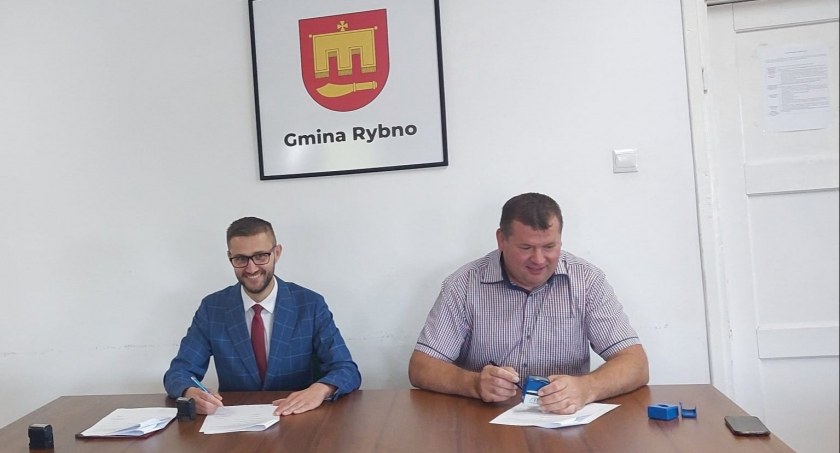 Gmina Rybno: Umowa na budowę oświetlenia ulicznego w Ćmiszewie Parcel podpisana, powstanie energooszczędne oświetlenie uliczne typu - LED.  