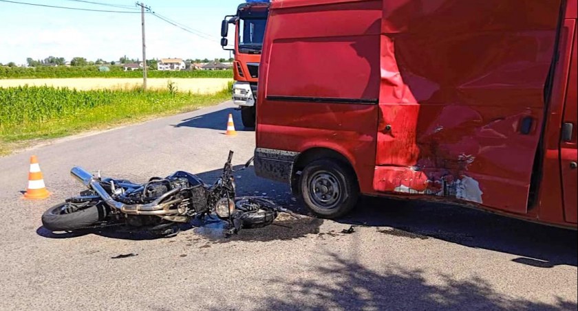 Wypadek z udziałem motocykla i samochodu - na miejscu wszystkie jednostki ratunkowe 