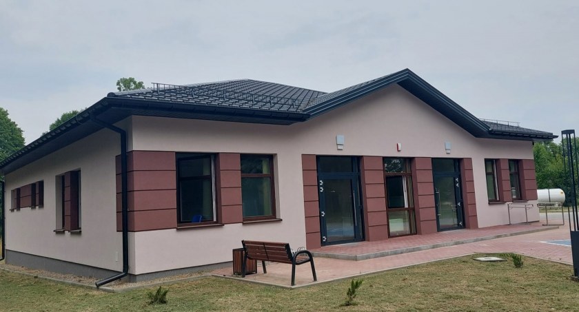 Gmina Rybno: Zakończyła się budowa nowego ośrodka zdrowia - centrum medyczno - rehabilitacyjnego, inwestycja za 2,8 mln zł - uroczyste otwarcie już we wrześniu