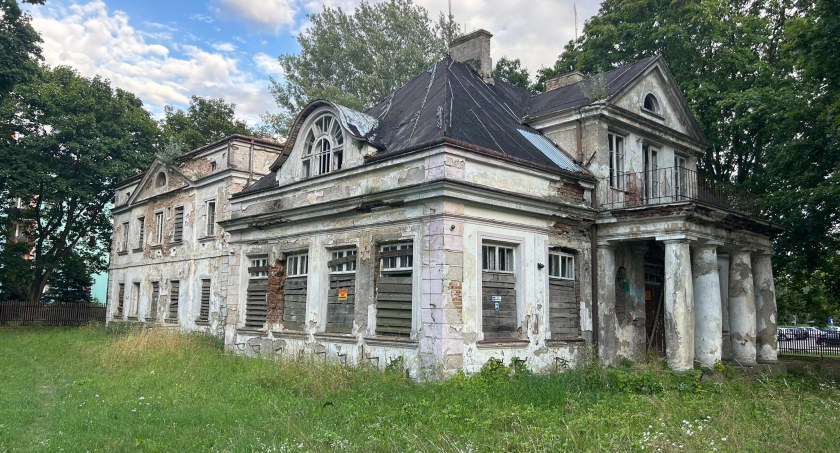 Pałac w Chodakowie - będzie sala koncertowa i prywatny interes 