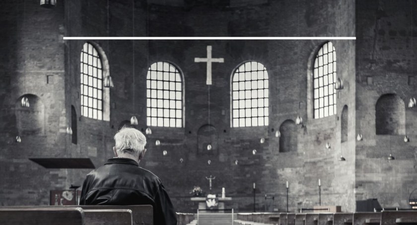 Uczestnik pogrzebu o ostatnim pożegnaniu  - groteskowe było zachowanie księdza sprawującego mszę 