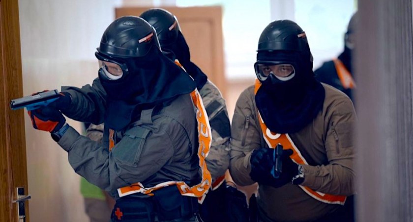 Centralny Pododdział Kontrterrorystyczny Policji w gminie Teresin - co dzieje się na terenie wybranych nieruchomości?
