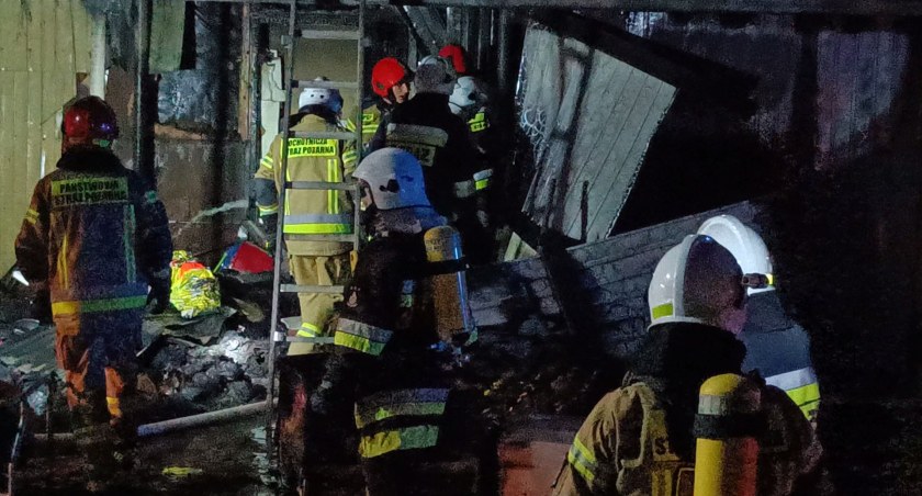 Pożar hotelu w Boryszewie - na miejscu 6 jednostek straży pożarnej [FOTO - WIDEO]