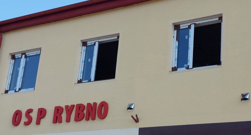 Gmina Rybno: Prace remontowe w Ochotniczej Straży Pożarnej w Rybnie idą zgodnie z planem, inwestycja za ponad 1 mln zł