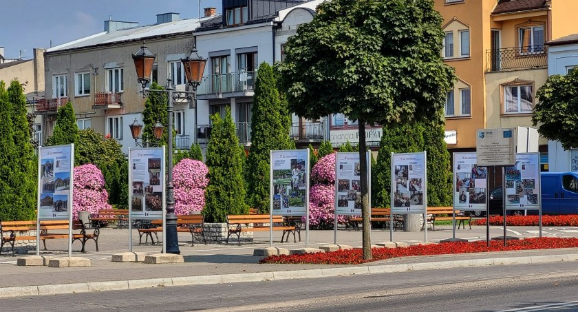 15-lecie działalności UTW w Sochaczewie w relacji fotograficznej na Placu Kościuszki.
