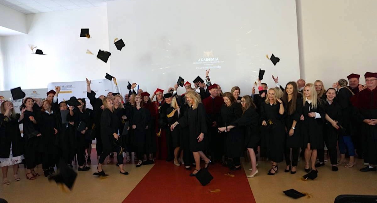 Akademia Ekonomiczno - Humanistyczna w Sochaczewie - uroczystość wręczenia dyplomów 2023 