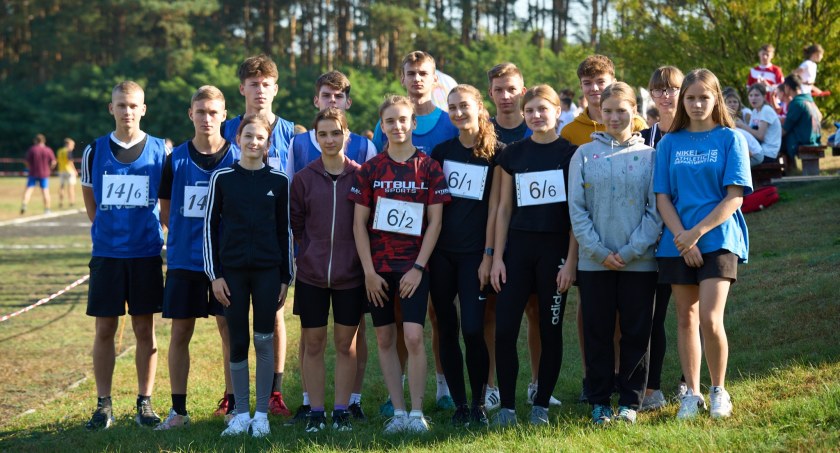 Iwaszkiewicz najlepszy w powiecie w sztafetowych biegach przełajowych - Kamion 29.09.2023 r.