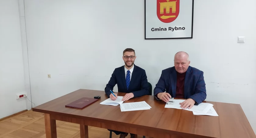Umowa na przebudowę drogi  gminnej Karolków Rybnowski - Nowa Wieś-Zygmuntówka podpisana