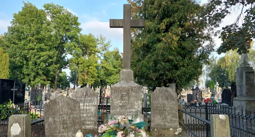 Gmina Rybno: Ponad 2 450 000,00 zł dotacji celowej dla Parafii pw. Św. Bartłomieja Apostoła w Rybnie na remont kwatery wojennej żołnierzy Wojska Polskiego oraz zabytkowego grobowca rodziny Zabłockich