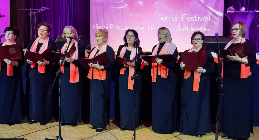 Udział UTW w VI Senioralnym Wędrującym Festiwalu Pieśni Patriotycznej i Piosenki Żołnierskiej
