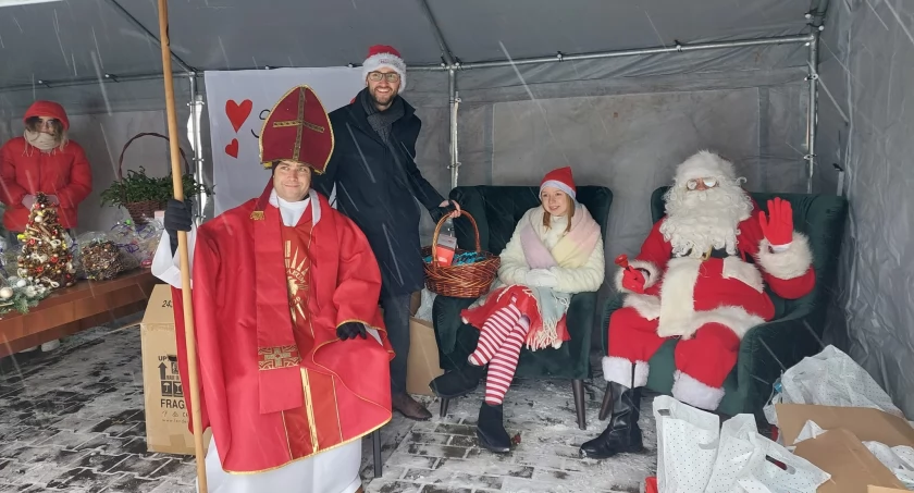 Spotkanie z Mikołajem w gminie Rybno. Prezenty, choinki i moc atrakcji oraz zbiórka na leczenie Gabrysi
