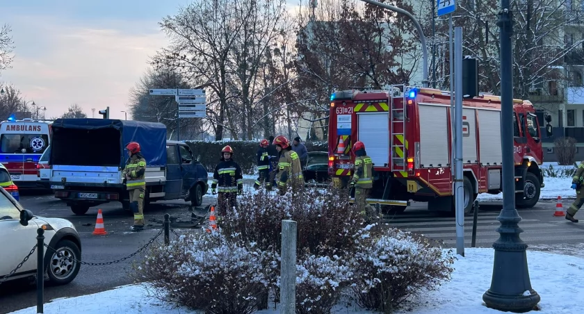 Wypadek na skrzyżowaniu Warszawskiej i Piłsudskiego - pilna informacja dla kierowców 
