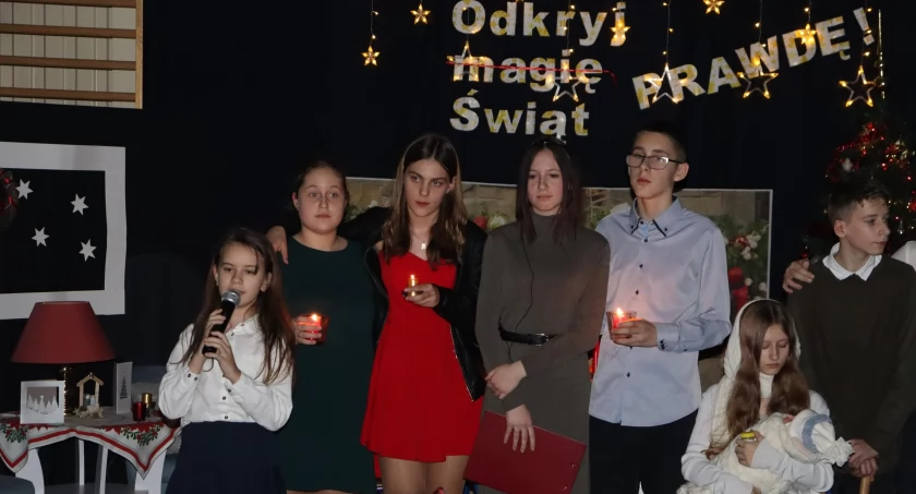Wigilia środowiskowa w Szkole Podstawowej im. Janusza Kusocińskiego w Wyczółkach 