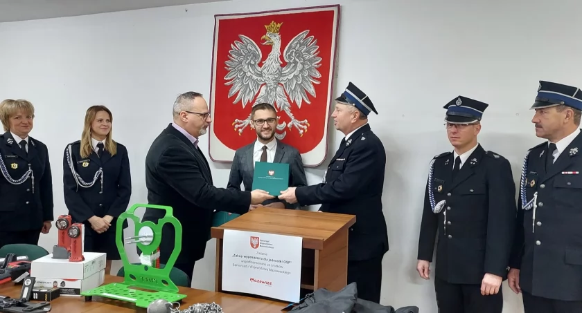 Gmina Rybno: Nowe wyposażenie strażackie dla Ochotniczej Straży Pożarnej w Jasieńcu uroczyście przekazane, całkowita wartość wyposażenia to 100 000,00 zł