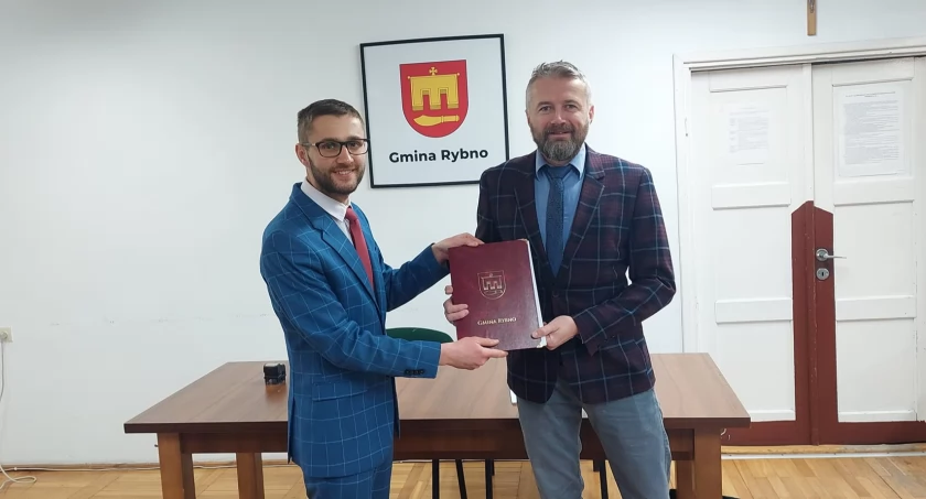 Dobra wiadomość dla mieszkańców gminy Rybno: stawka za odbiór odpadów komunalnych bez zmian, umowa podpisana 