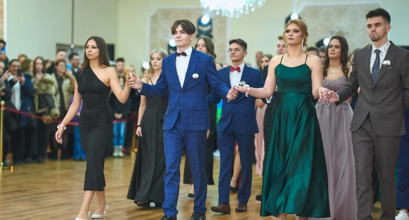 Studniówka 2024 Zespołu Szkół im Jarosława Iwaszkiewicza [FOTO]