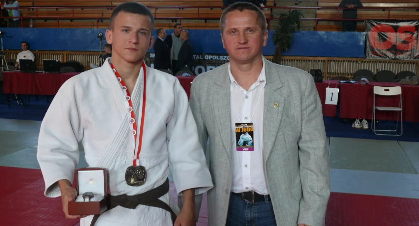  Janusz Piechna został powołany przez Polski Związek Judo na stanowisko Trenera Kadry Narodowej Juniorek . 