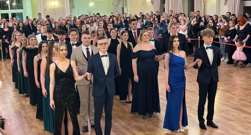 Studniówka 2024 LO Chopin - tak rozpoczął się studniówkowy wieczór [FOTO]