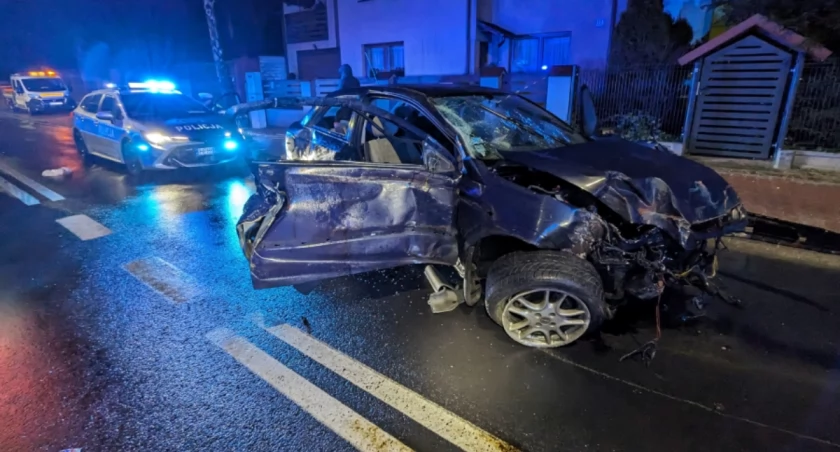 Chopina - nocne zdarzenie z udziałem pojazdu osobowego [FOTO]