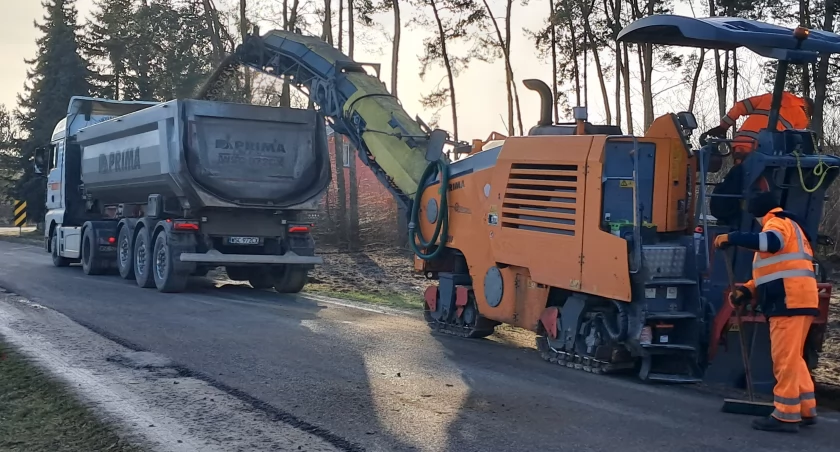 Trwa przebudowa drogi w Adamowej Górze 
