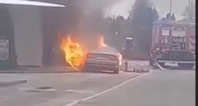 Pożar auta przy Mcdonaldzie w Wójtówce 