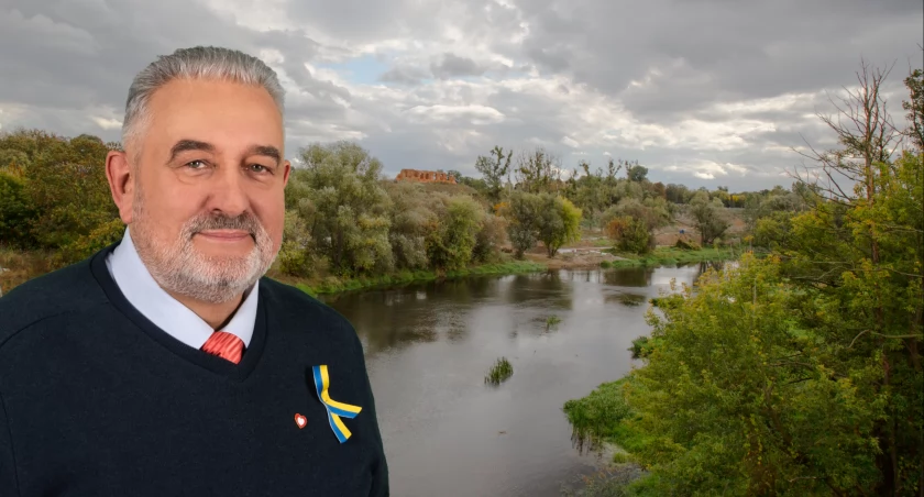 Przewodniczący Komisji Oświaty, Marek Gołkowski, zastanawia się, co powinno być zmienione dla dzieci w  sochaczewskich szkołach