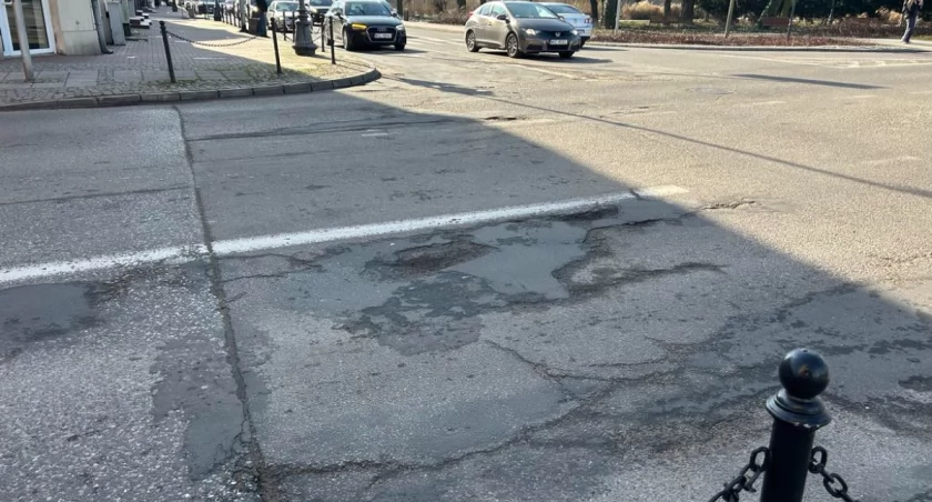 Warszawska - interwencja mieszkańca w sprawie napraw nawierzchni [FOTO]