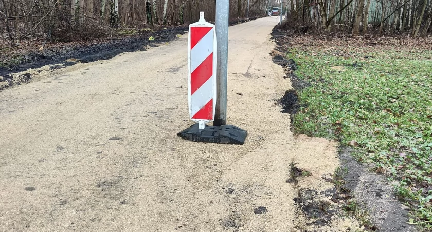 Inwestycje drogowe w Sochaczewie - latarnie w pasie drogowym 