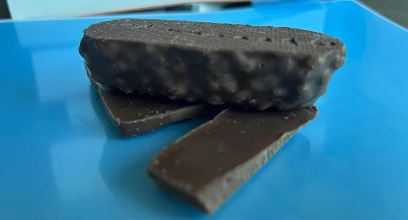 Główny Inspektorat Sanitarny ostrzega - wybrane partie batonów Milka zanieczyszczone plastikiem 