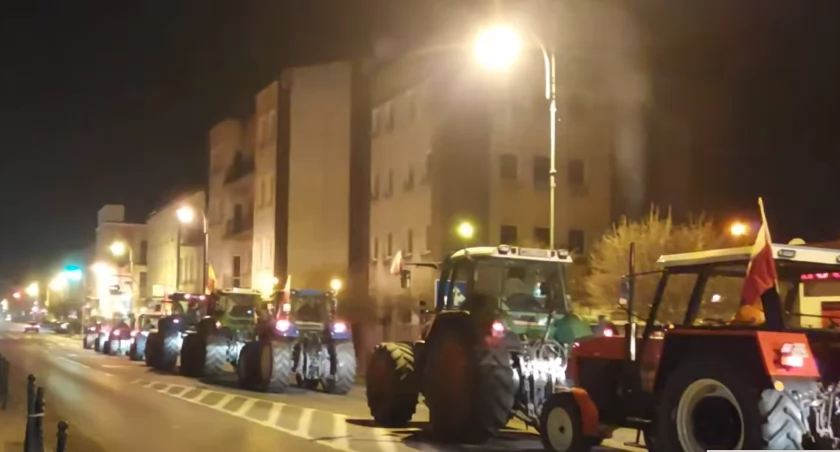 Protest rolników w stolicy - przejazd przez Sochaczew