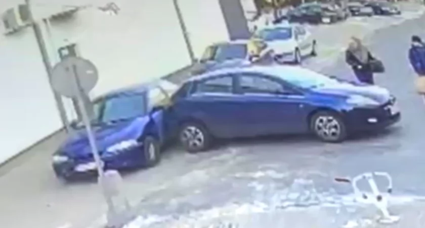 Kolizja na al. 600-lecia - policja poszukuje świadków zdarzenia [WIDEO]