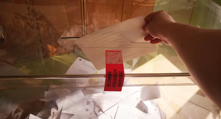 Wybory samorządowe 2024 w Sochaczewie - na który komitet zagłosujesz? [SONDA]