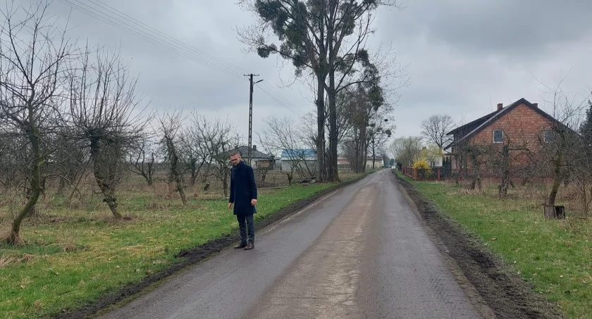 Gmina Rybno: Rozpoczął się generalny remont drogi gminnej w miejscowości Karolków Rybnowski, inwestycja za 480 000,00 zł