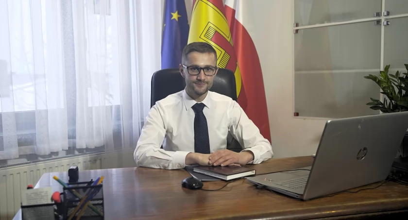 Wójt Damian Jaworski o inwestycjach, pozyskanych dofinansowaniach oraz wydarzeniach kulturalno-sportowych organizowanych na terenie gminy Rybno