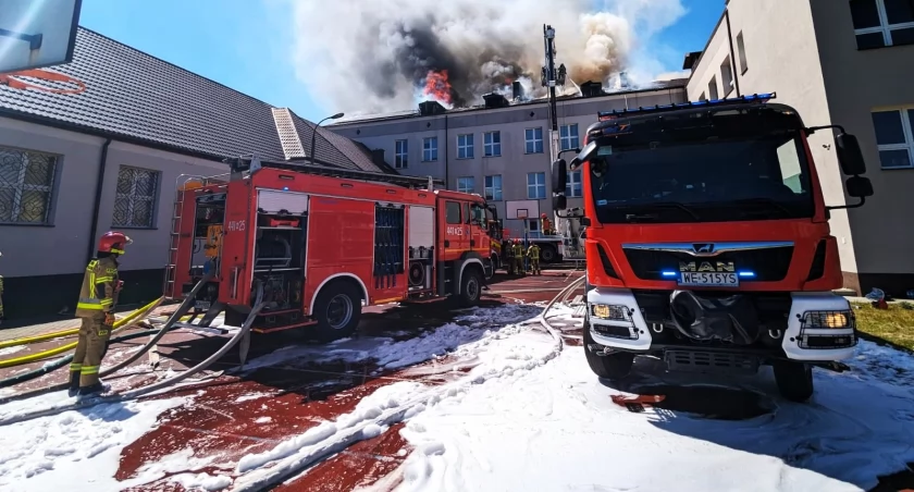 Pożar szkoły w Grodzisku Mazowieckim. Ewakuowano uczniów i nauczycieli