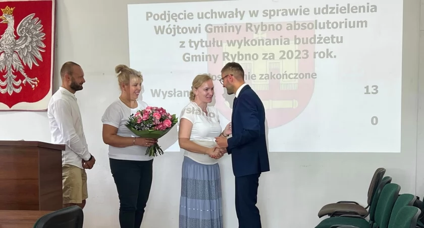 Wójt Damian Jaworski z jednogłośnym absolutorium i wotum zaufania