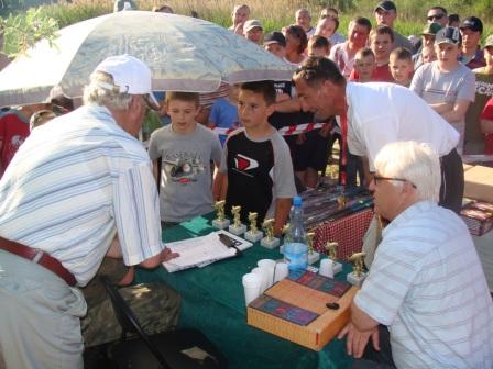 Zawody wędkarskie dla dzieci i młodzieży.
