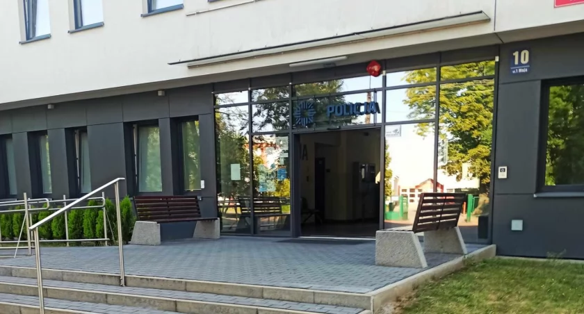 Chciał pomóc koleżance, a stracił kilkaset złotych
