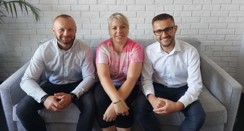 Wójt Damian Jaworski, przewodnicząca Rady Gminy Rybno Iwona Brodowska oraz wiceprzewodniczący Rady Gminy Rybno Mariusz Kęska o sprawach bieżących gminy Rybno