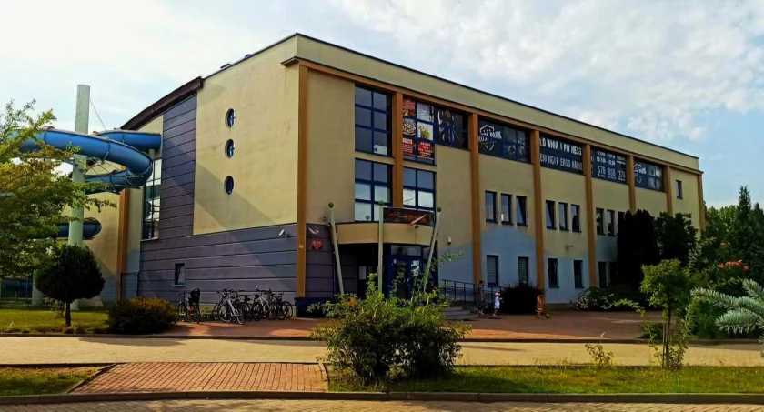 Basen kolejny raz za darmo, ale kąpielisko dalej niedopuszczone do użytku