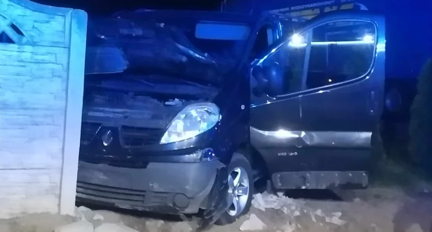 Sarnów: strażacy i ZRM ratują poszkodowanego wypadku 