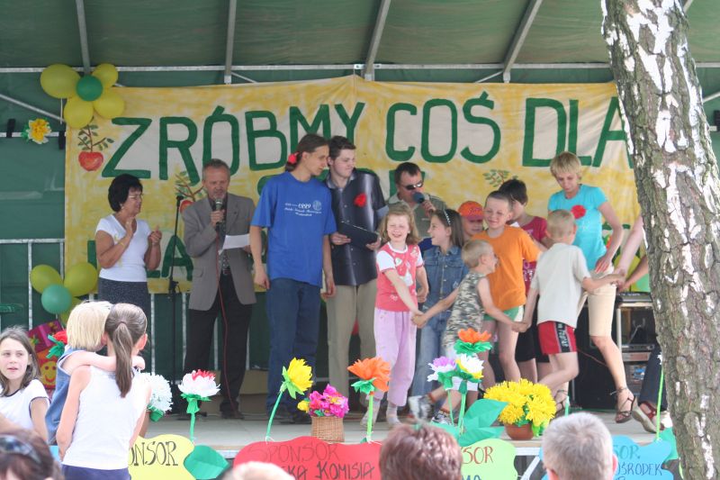 Rodzina się bawi