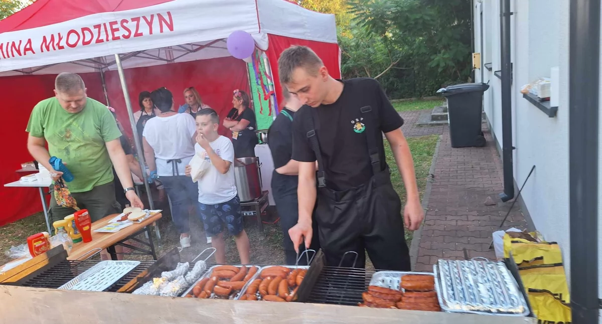 Młodzieszyn: 