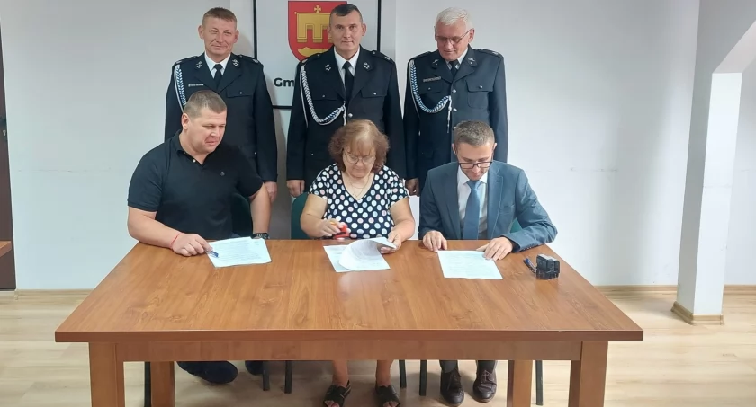 Gmina Rybno: Umowa na remont garażu samochodu pożarniczego OSP Erminów podpisana, całkowita wartość inwestycji wyniesie 70 000,00 zł