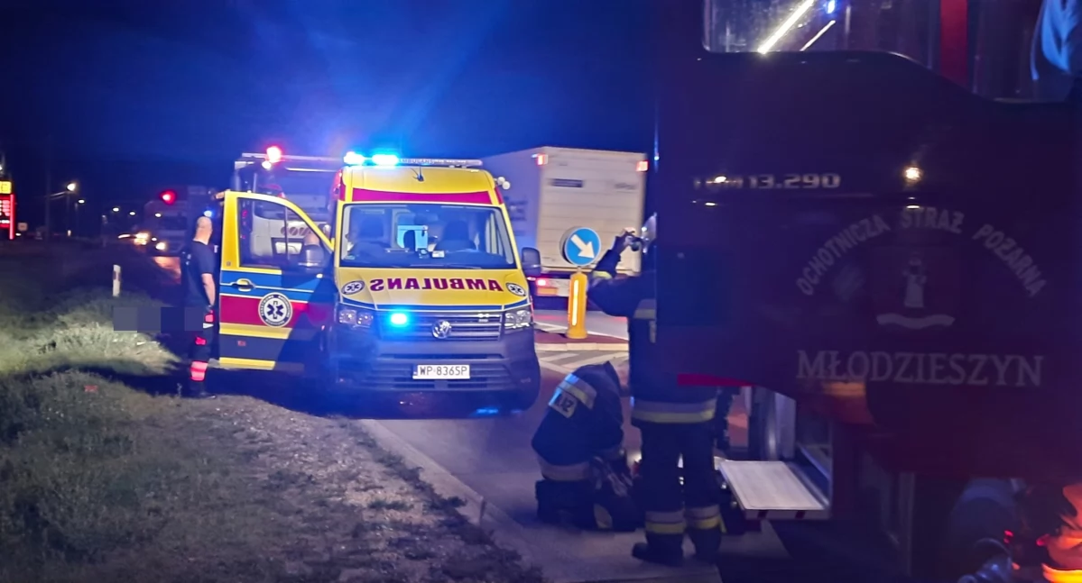 Zdarzenie drogowe na DK50 pod Młodzieszynem – potrącenie pieszego przez ciężarówkę
