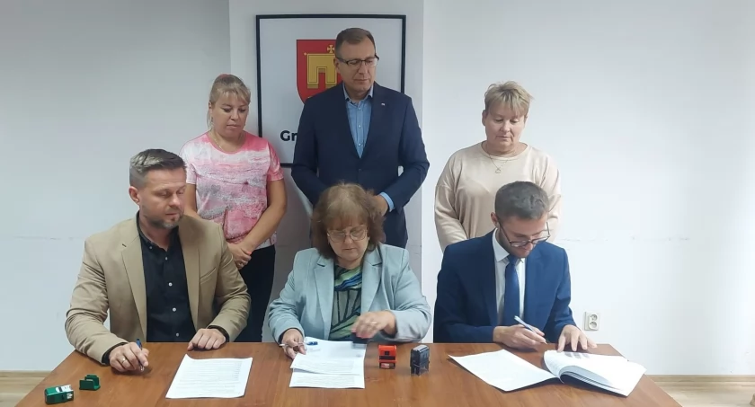 Gmina Rybno: Umowa na budowę oświetlenia ulicznego podpisana, inwestycja za   1 000 000,00 zł 