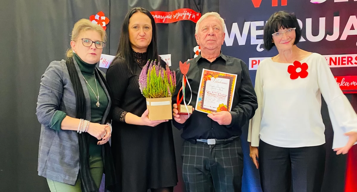 VII senioralny wędrujący festiwal piosenki żołnierskiej i pieśni patriotycznej „Śladami bitwy nad Bzurą” w tym roku w Młodzieszynie